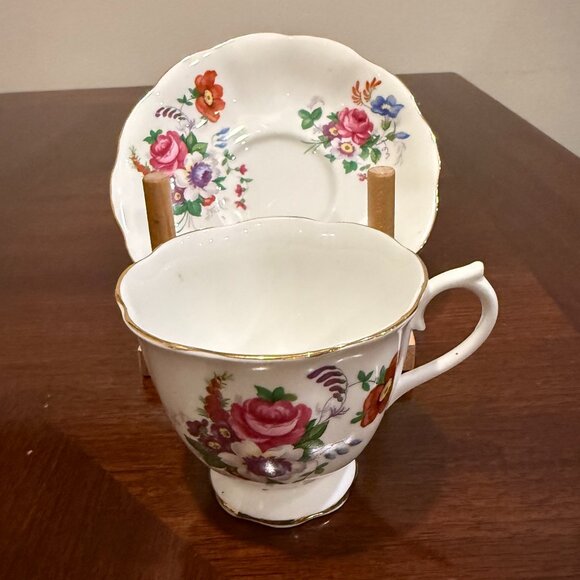 Royal Albert English Tea Cup and Saucer Set - Pink, Purple and Blue Flowers - Picture 2 of 6